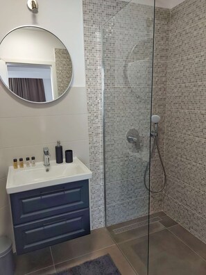 Bathtub, hair dryer, towels - Apartment in Rovinjsko Selo for 6 persons (Rovinjsko Selo)