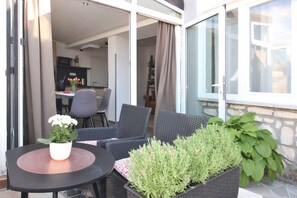 Outdoor dining - Apartment in Rovinjsko Selo for 6 persons (Rovinjsko Selo)