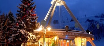 Spacious Chalet · Ski-In/Ski-Out · Game Room with Billiards · Private Parking · Free WiFi