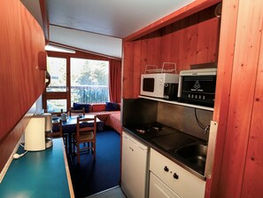 Fridge, microwave, stovetop, dishwasher - Comfortable studio on slopes with balcony (Les Arcs 1800)