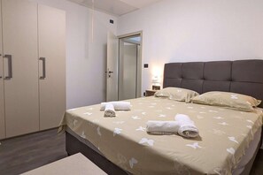 2 bedrooms, WiFi, bed sheets
