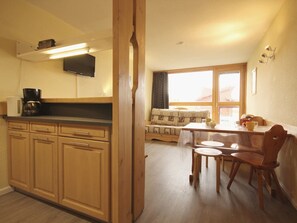 Interior - Cozy ski-in/ski-out apartment with balcony (Les Arcs 1800)