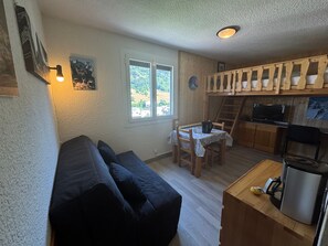 TV - Cosy Studio | At the Slopes | Parking & Wifi (La Salle-les-Alpes)