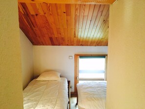 2 bedrooms