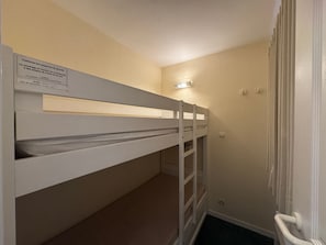A bunk bed in a room with a light switch and a door handle on the wall. - Renovated apartment, ski-in/ski-out, pets allowed (Belle Plagne)