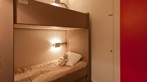 Room - Renovated Studio 5 ppl · Ski-in/Ski-out · Balcony · Pets Allowed (Les Arcs 1800)