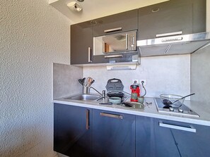 Fridge, microwave, dishwasher, coffee/tea maker
