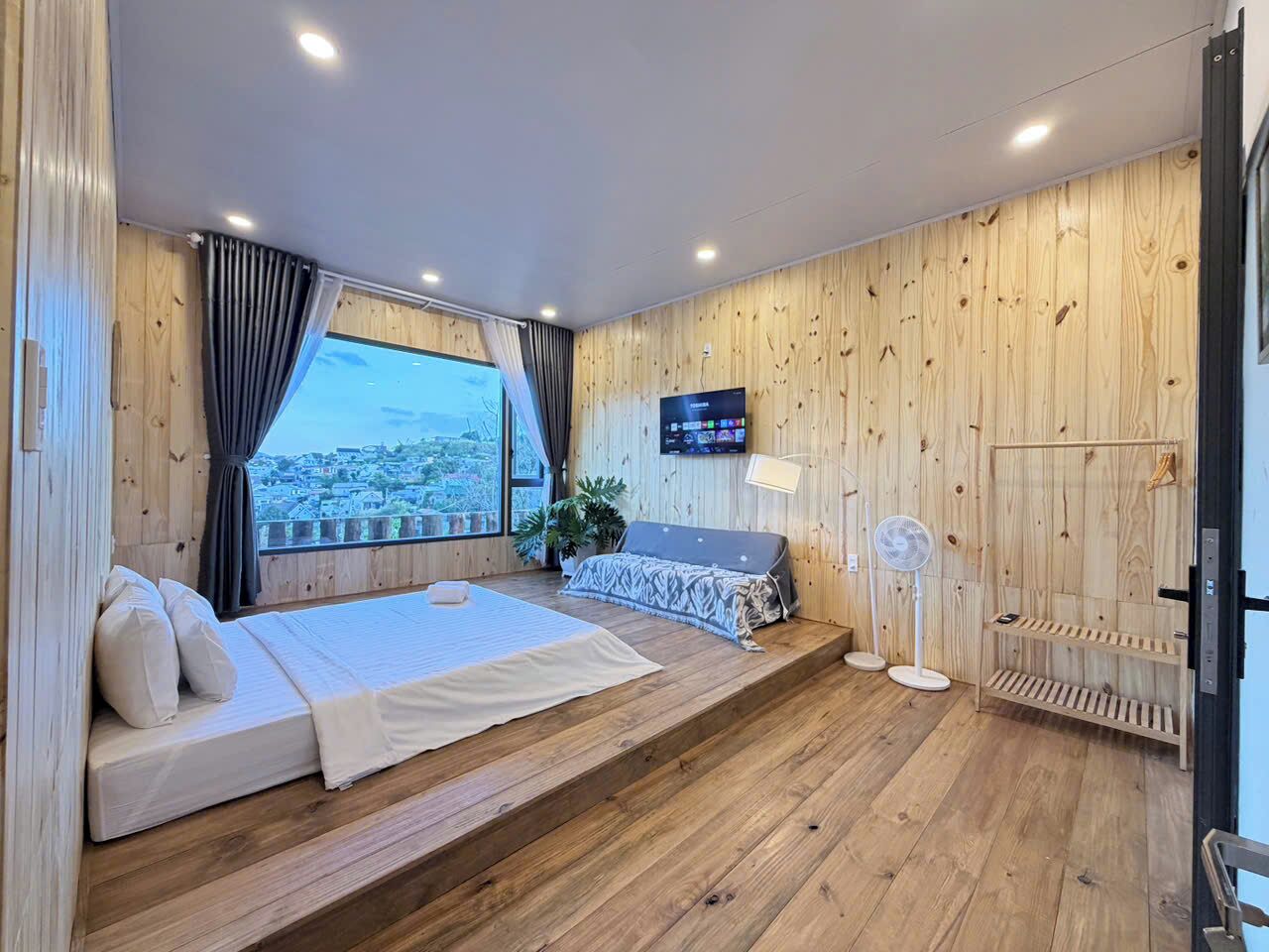 Departamento familiar, vista al jardín | Sábanas italianas Frette y ropa de cama de alta calidad 