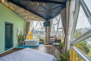 Deluxe Room, Bathtub, Mountain View