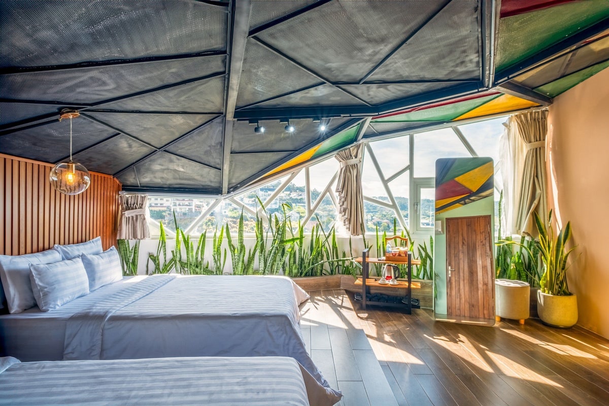 Habitación cuádruple Deluxe | Sábanas italianas Frette y ropa de cama de alta calidad