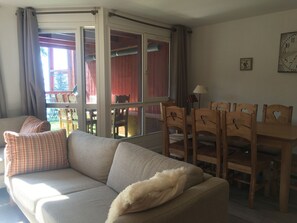 TV - Spacious 4-room apartment in station center with balcony for 8 people (Les Arcs 1800)