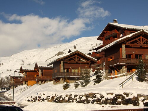 Spacious apartment near slopes with balcony for 8 people