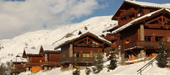 Spacious apartment near slopes with balcony for 8 people
