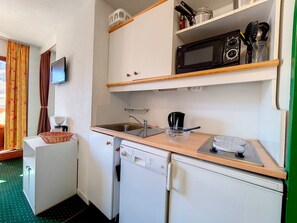 Fridge, microwave, dishwasher, coffee/tea maker