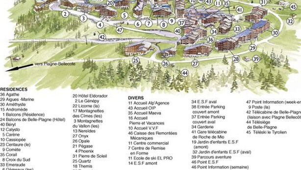 Une carte détaillée de Belle Plagne indiquant les différents hébergements et équipements, notamment les hôtels, les résidences et les commodités telles que les remontées mécaniques et les parkings, le tout numéroté pour faciliter la localisation.