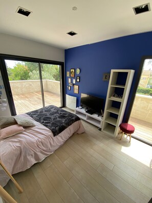 4 Schlafzimmer, Schreibtisch, Bügeleisen/Bügelbrett, Reisekinderbett