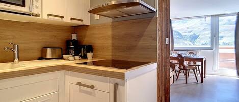 冷蔵庫、食器洗い機、コーヒー / ティーメーカー、トースター