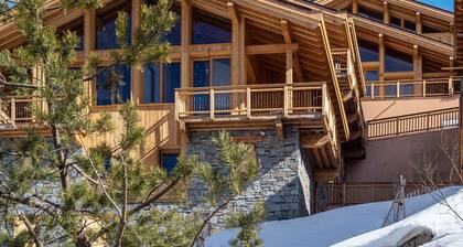 Cozy chalet with jacuzzi and sauna near slopes