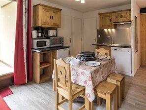 Fridge, microwave, dishwasher, coffee/tea maker