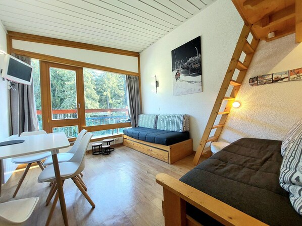TV - Studio in resort with balcony and free WIFI (Les Arcs 1800)