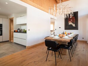 Dining - Luxury ski-in chalet with sauna and hot tub in Saint-Martin-de-Belleville (Saint-Martin-de-Belleville)