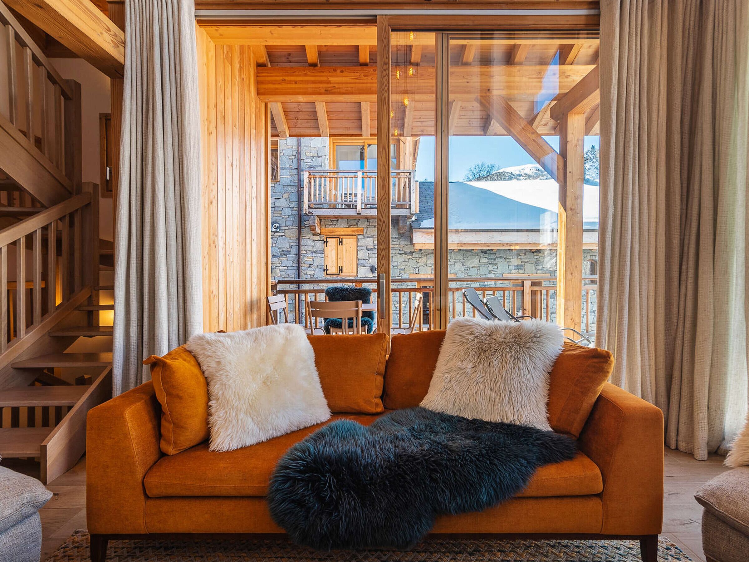 Televisie en een open haard