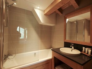 Hair dryer - Chalet for 8, Sauna, Parking, Wifi (Saint-Martin-de-Belleville)