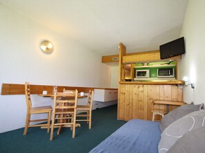 Interior - Cozy central studio, balcony, Wi-Fi, sleeps 5 (Les Arcs 1800)