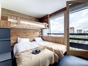 2 bedrooms