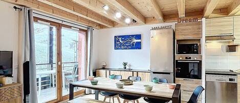 Kühlschrank, Mikrowelle, Ofen, Geschirrspüler