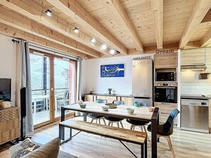 Kjøleskap, mikrobølgeovn, ovn og oppvaskmaskin