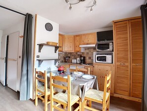 Refrigerador, microondas, horno y lavavajillas 