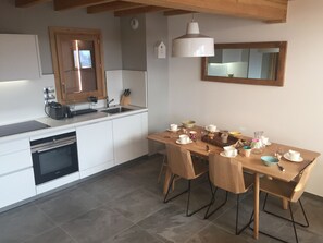 Fridge, microwave, dishwasher, coffee/tea maker