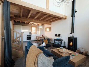 TV, fireplace, DVD player
