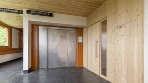 A hallway with two elevator doors labeled "ASCENSEUR 1" and "ASCENSEUR 2". - Renovated studio at slopes, balcony, sleeps 4, Les Menuires (Les Menuires)