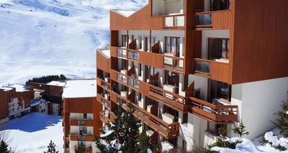 Renovated studio at slopes, balcony, sleeps 4, Les Menuires