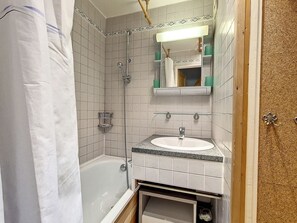 Bathroom - Functional apartment in Les Menuires, close to slopes, balcony, garage (Les Menuires)