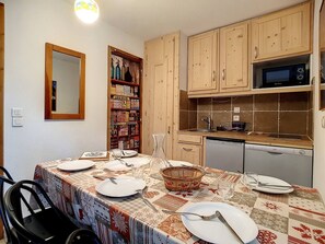 Fridge, microwave, dishwasher, coffee/tea maker