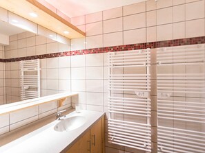 Hair dryer - 2-Room Apartment · Balcony · Free Wifi (Les Arcs 1800)