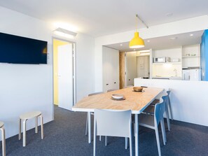 Dining - Renovated quiet 3-room apartment 54m² with balcony, TV and WiFi (Les Arcs 1800)