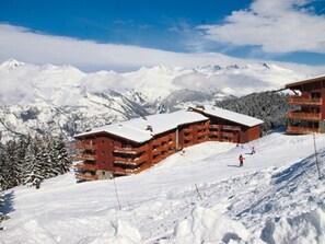 Exterior - Bright apartment in quiet area with balcony and ski-in ski-out access (Les Arcs 1800)