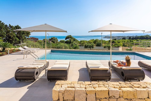 Luxury sea front villa with pool, Plemmirio, Syracuse