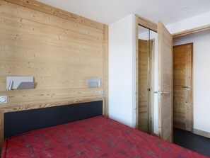 1 bedroom, free WiFi - Renovated 2-room apartment, near slopes, balcony, pets allowed (La Plagne Montchavin Les Coches)