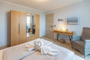 2 bedrooms, iron/ironing board, free WiFi