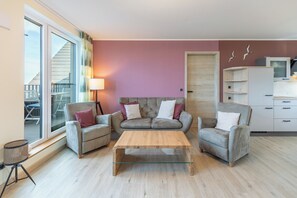 TV, books - Vacation apartment Penthouse Küstenzauber on Nordstrand for up to 4 people (Nordstrand)