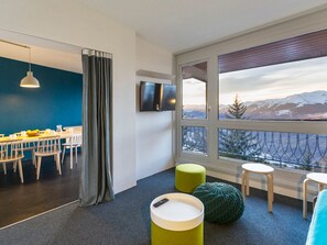 Flat-screen TV - Renovated Apartment · Quiet Location · Balcony · Free WiFi · Sleeps 7/8 · Near Shops & Transarc (Les Arcs 1800)