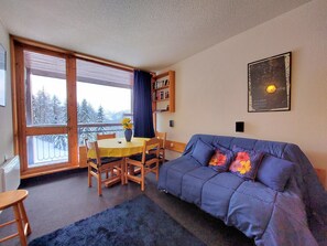 Flat-screen TV - Cabin studio for 4, balcony, south facing, Les Arcs 1800 (Les Arcs 1800)