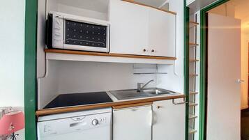 Køleskab, mikrobølgeovn, ovn, opvaskemaskine