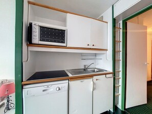 冷蔵庫、電子レンジ、オーブン、食器洗い機