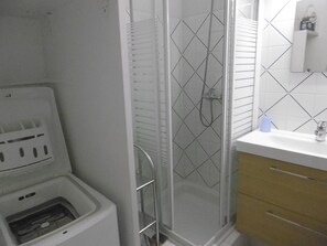 Bathroom - Air-conditioned apartment in Sète with private parking, 2 rooms for 4 people (Sète)